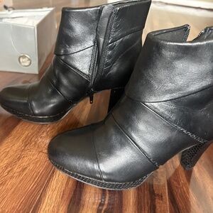 Umberto Raffini Vera Black Ankle Booties